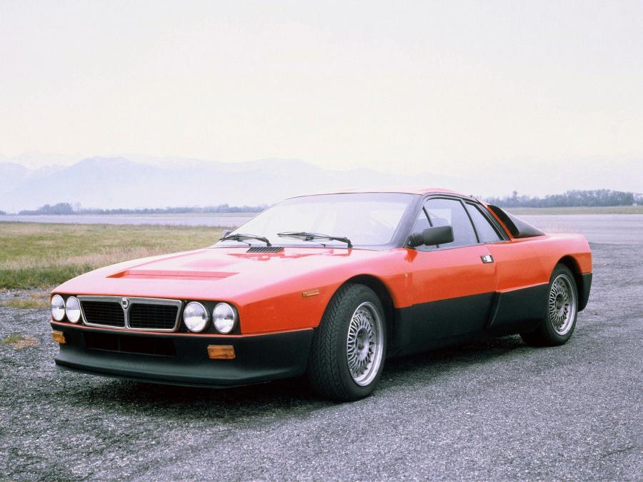  Lancia Rally 037 Stradale 1982 года  (фото 3 из 16)